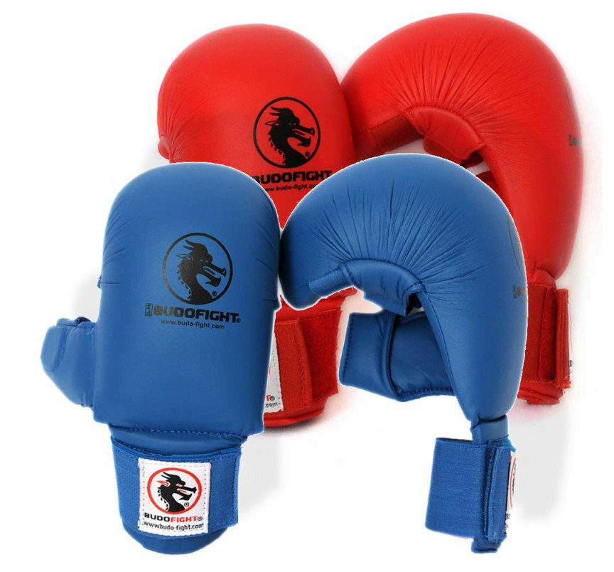 La Boutique Karate. La Boutique Accessoires. Gants de Karate de couleur bleue ou rouge.